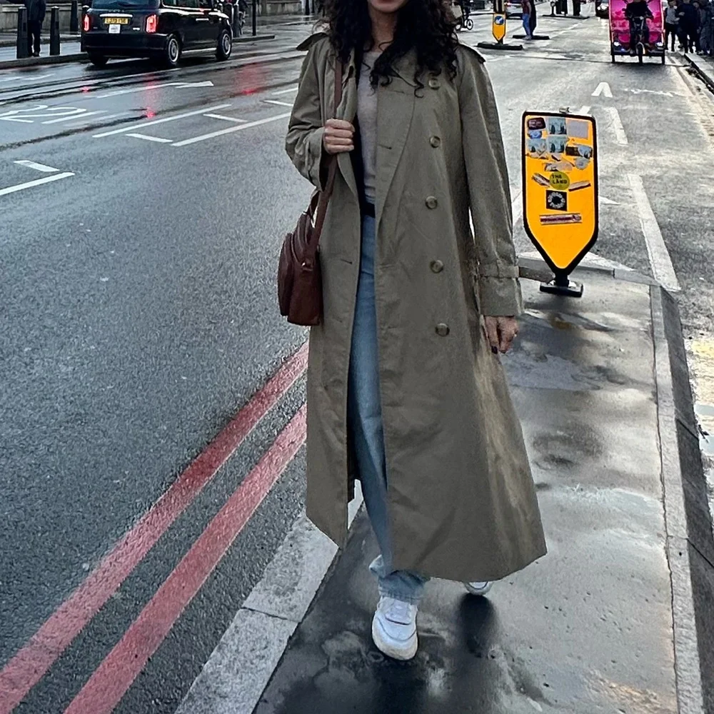 Burberry Beige Trench Coat with Signature Check Lining - Picture 13 of 16